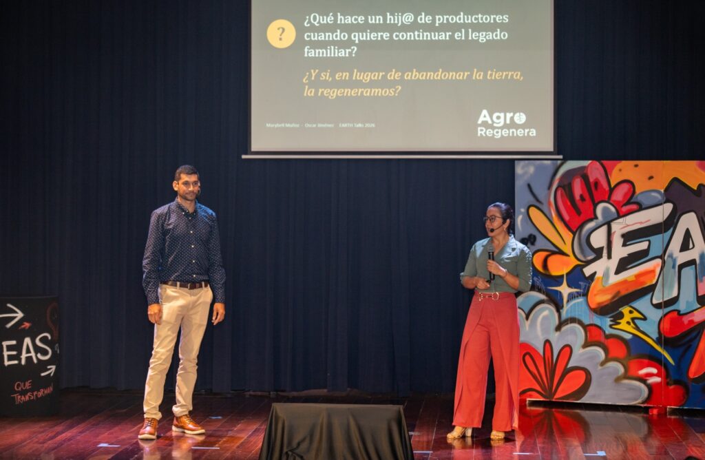 Marybell Muñoz (Promoción 2013, Colombia) y Oscar Jiménez (Promoción 2012, Costa Rica) son graduados de EARTH, están casados y expusieron sobre su empresa de ganadería regenerativa.